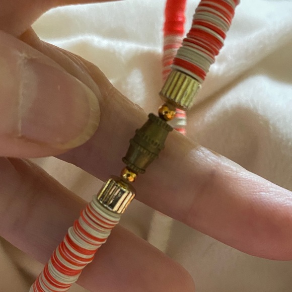 Elegant bright red , pinks , and Cream Beaded Necklace - Picture 4 of 4